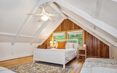 Two Oaks Cabin Retreat 24