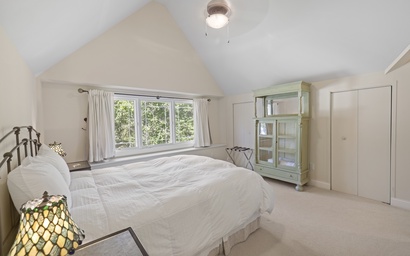 Putters Pool House 24