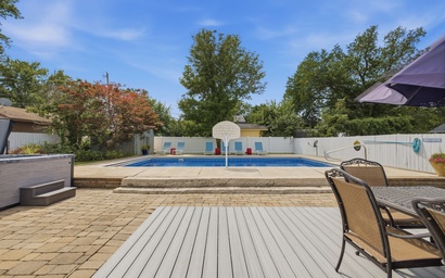 Berrien Harbor Pool House - Pool Open to Oct 8! 31