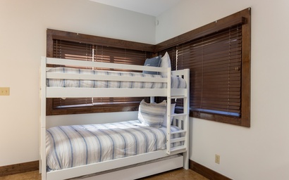 Modern Living at Lake Michigan 36