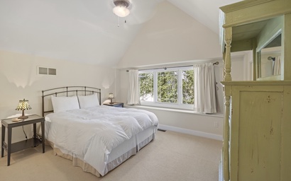 Putters Pool House 23