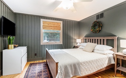 Two Oaks Cabin Retreat 12