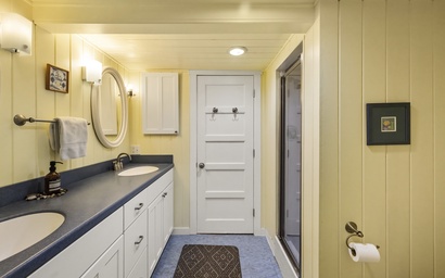 Oak & Shore Cottage 14