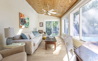 Perkins Place Pool House 13