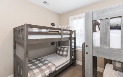 Great Lake Harbor 36