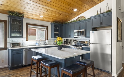 Mountain Relaxation Haven with Hot Tub 9