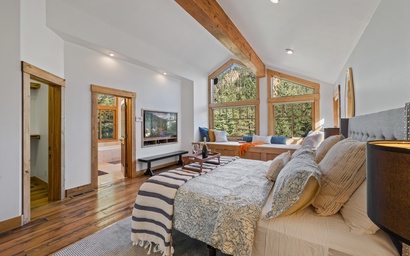Stonehaven Lodge | Hot Tub, Painted Rock Views & Pets 4