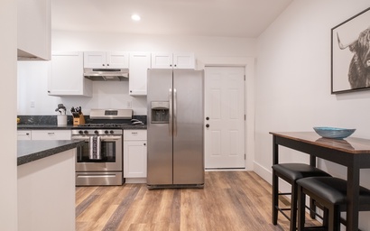 Shabby to Chic Downtown Getaway 7