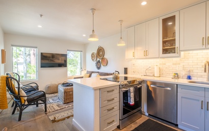 Sweetbriar Garden Suite 8