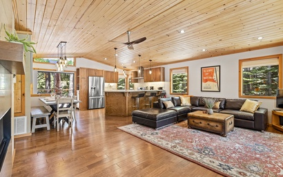 Evergreen Oasis with Hot Tub 7