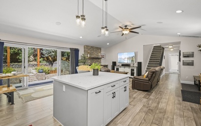 Gateway Getaway with Hot Tub 8