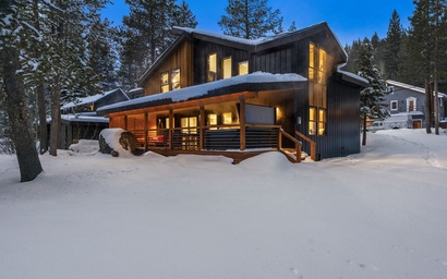 Heart of the Mountain at Palisades Tahoe with Hot Tub 2