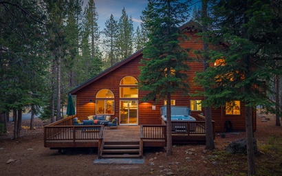 Juniper House with Private Hot Tub