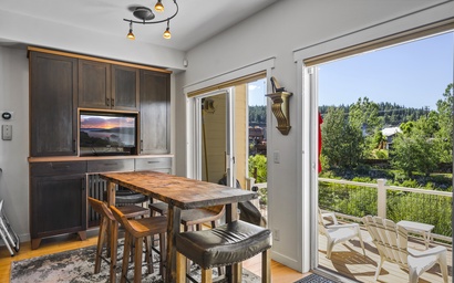 Holy Cow Downtown Riverfront 6