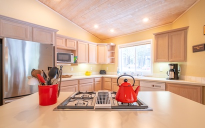 Three Pines Family Cabin 10