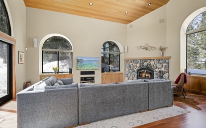 Hilltop Manor in Tahoe Donner 4