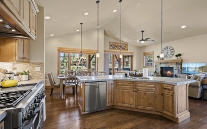 Schaffer's Mill Vacation Lodge with Golf Access 4