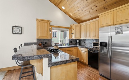 Tahoe Alpine Hot Tub Hideaway 10