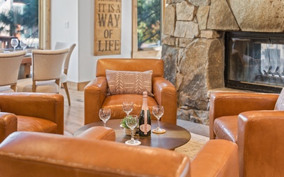 Stonehaven Lodge | Hot Tub, Painted Rock Views & Pets 9