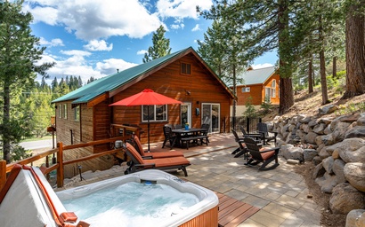 Mountain Relaxation Haven with Hot Tub