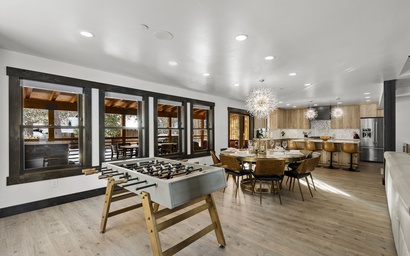 Heart of the Mountain at Palisades Tahoe with Hot Tub 4