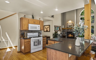 Sun Valley Lodge with Private Hot Tub 10