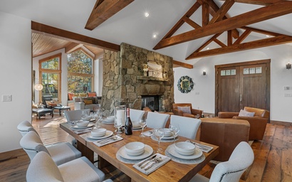 Stonehaven Lodge | Hot Tub, Painted Rock Views & Pets 10