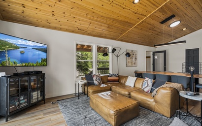 Exquisite Alpine Chalet with Hot Tub 10