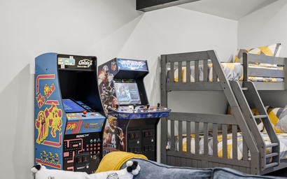 Heart of the Mountain at Palisades Tahoe with Hot Tub 3