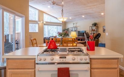 Three Pines Family Cabin 9