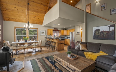 Tahoe Donner Creek Side Retreat with Hot Tub 6