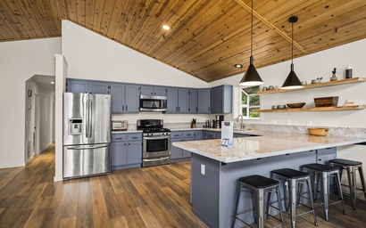 Exquisite Alpine Chalet with Hot Tub 3