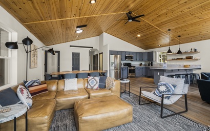 Exquisite Alpine Chalet with Hot Tub 7