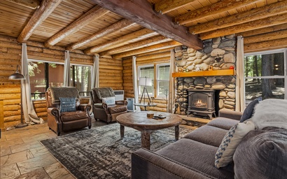 Tahoe Donner Log Cabin with Private Hot Tub 8