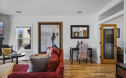 Holy Cow Downtown Riverfront 8