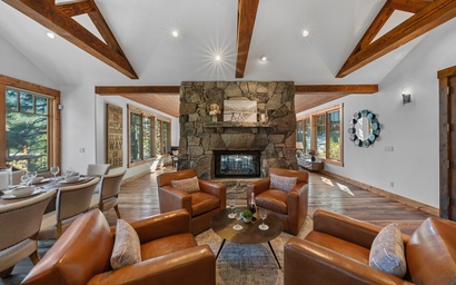 Stonehaven Lodge | Hot Tub, Painted Rock Views & Pets 8