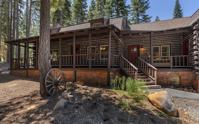 Tahoe Donner Log Cabin with Private Hot Tub