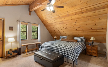 Pinecone Lodge with Hot Tub 4