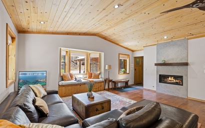 Evergreen Oasis with Hot Tub 5