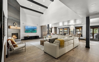 Heart of the Mountain at Palisades Tahoe with Hot Tub 8