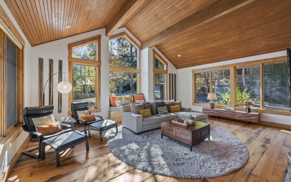 Stonehaven Lodge | Hot Tub, Painted Rock Views & Pets 3