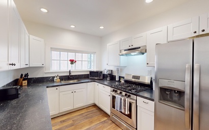 Shabby to Chic Downtown Getaway 4