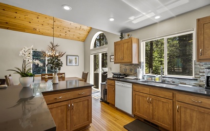 Sun Valley Lodge with Private Hot Tub 10