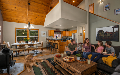 Tahoe Donner Creek Side Retreat with Hot Tub