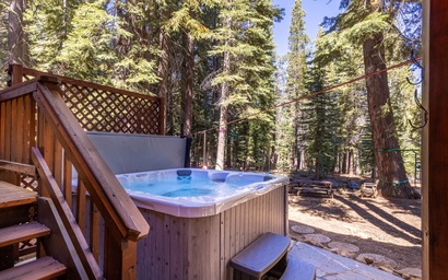 Evergreen Oasis with Hot Tub