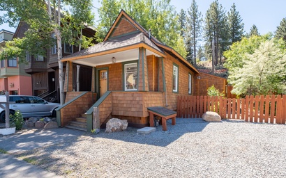 Shabby to Chic Downtown Getaway 10