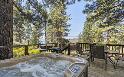 Treehouse Tahoe Cabin with Private Hot Tub 4