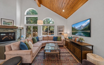 Juniper House with Private Hot Tub 8