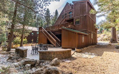 Pinecone Lodge with Hot Tub 6