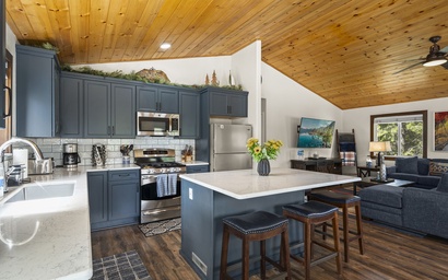 Mountain Relaxation Haven with Hot Tub 4